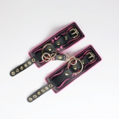 Черные кожаные наручники с розовой строчкой - Crazy Handmade - купить с доставкой в Новочеркасске