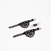 Черные кожаные наручники с клепками, кольцами и золотистой фурнитурой - Crazy Handmade - купить с доставкой в Новочеркасске