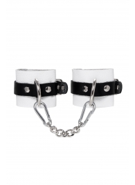 Бело-черные кожаные наручники с одним ремешком с люверсами - Pecado - купить с доставкой в Новочеркасске
