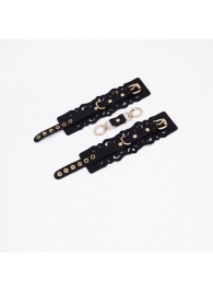 Черные кожаные наручники с узорами и золотистой фурнитурой - Crazy Handmade - купить с доставкой в Новочеркасске