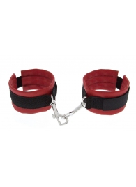 Красно-чёрные полиуретановые наручники Luxurious Handcuffs - Blush Novelties - купить с доставкой в Новочеркасске